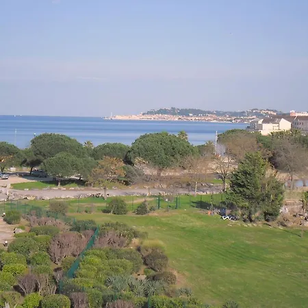 Apartment Gasbrun - Appartement Avec Piscine At Acces Plage