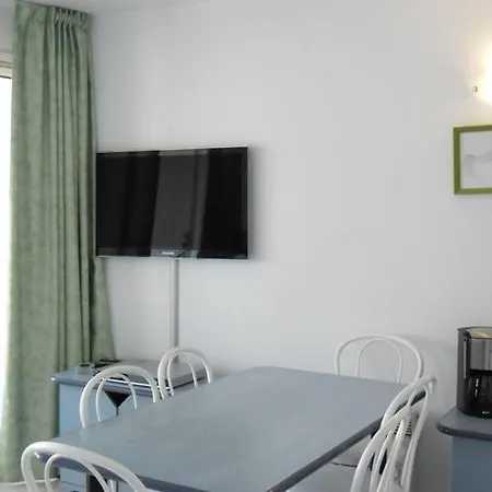 Apartment Gasbrun - Appartement Avec Piscine At Acces Plage